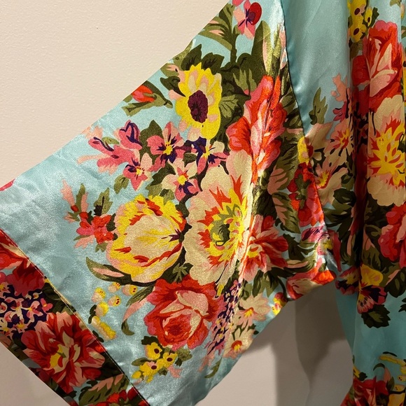 Beautiful Floral Ms. Lovey Kimono Tie Waist Robe With Pockets Size XS/S - Picture 6 of 10